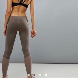 Reebok Taupe Leggings Size: XS